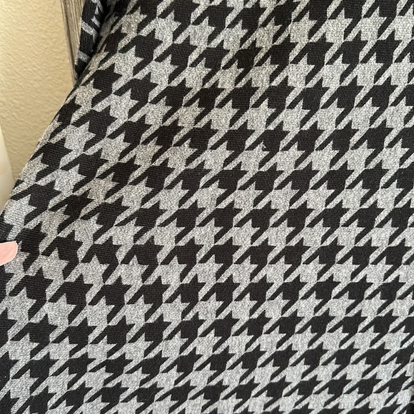 🩶 NEW. NWOT. Chicos Herringbone print sweater. US size Large/Chicos size 2. - Picture 5 of 8